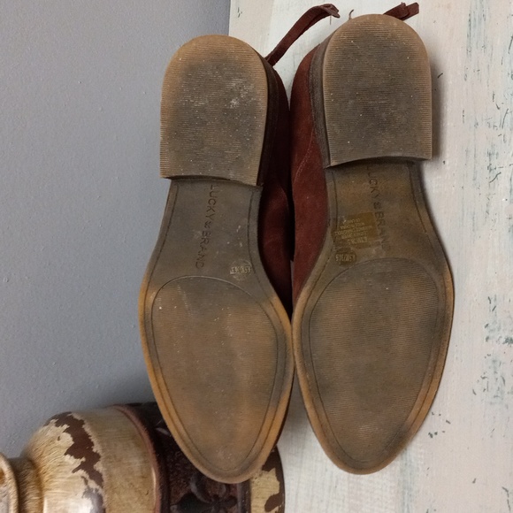 LUCKY BRAND WINE COLORED LEATHER, ZIP BACK ANKLE BOOTS - Picture 6 of 13